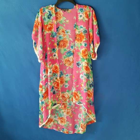 Chic Happens Floral Kimono - Picture 1 of 8